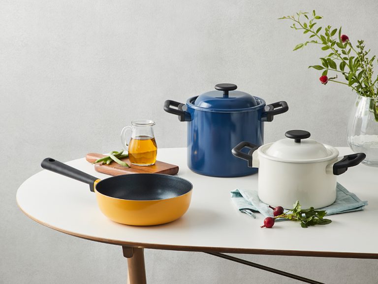 NON-STICK FRYING PAN IN TITANIUM COATING